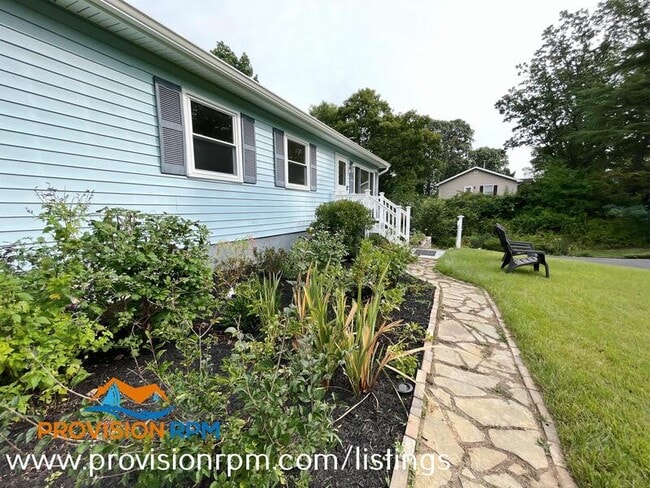 Building Photo - 982 Shore Acres Rd