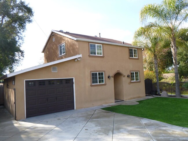 Building Photo - 770 W Altadena Dr