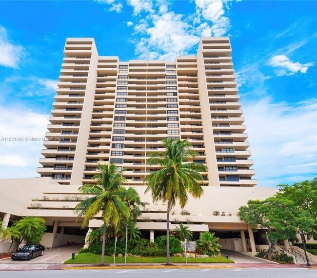 Foto del edificio - 2555 Collins Ave