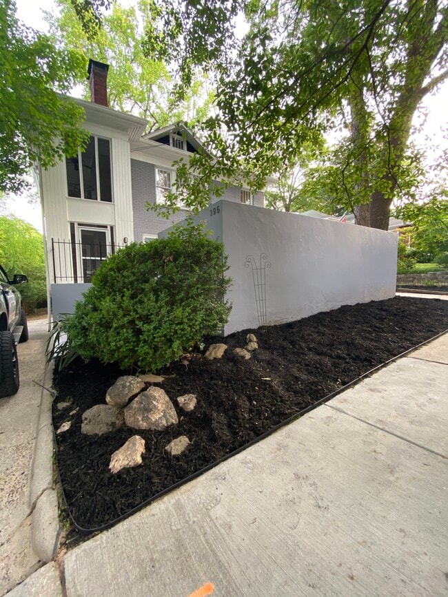 Building Photo - 395 8th St NE