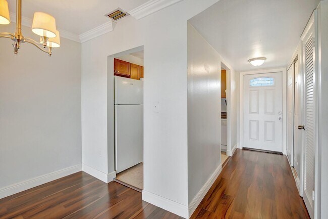 Foto del edificio - 8225 Sunrise Lakes Dr N