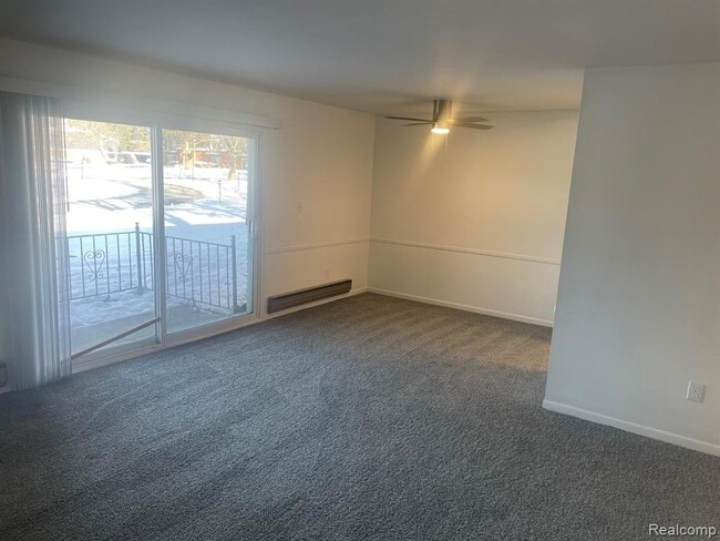 Foto del edificio - 1824 Colonial Village Way