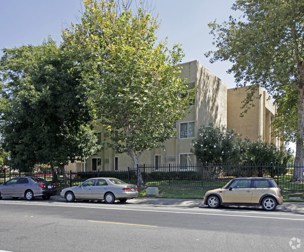 Primary Photo - Sky Parkway Terrace For Senior