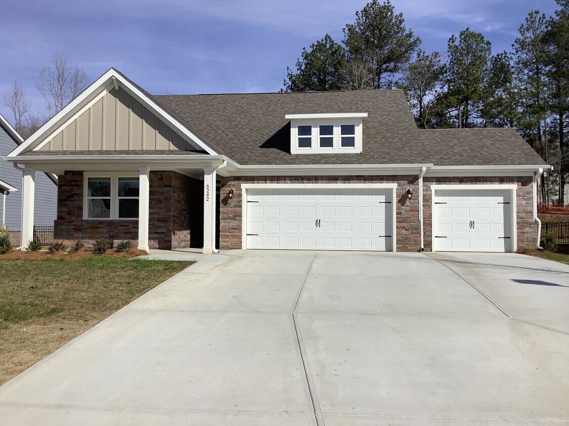 Foto principal - 5242 Blue Mountain Drive