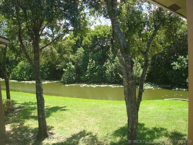 Foto del edificio - 1141 Lake Victoria Dr