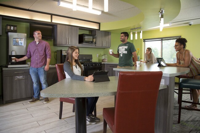 Foto del edificio - The Oaks Apartments