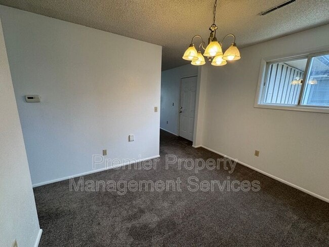 Building Photo - 10 Miners Pl