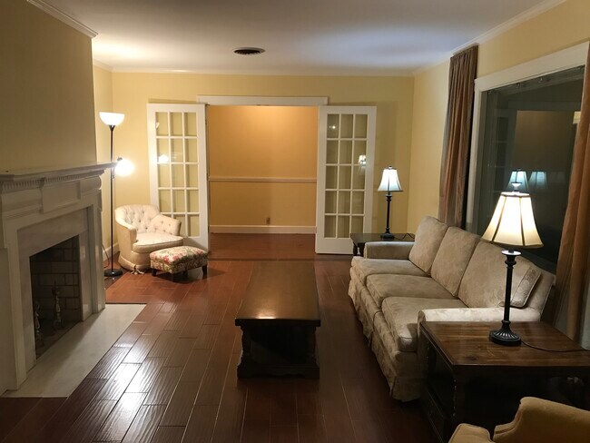 Living room - 804 E Bell St