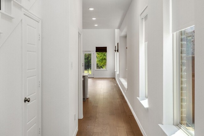 Foto del edificio - 3100 Greenbriar Dr