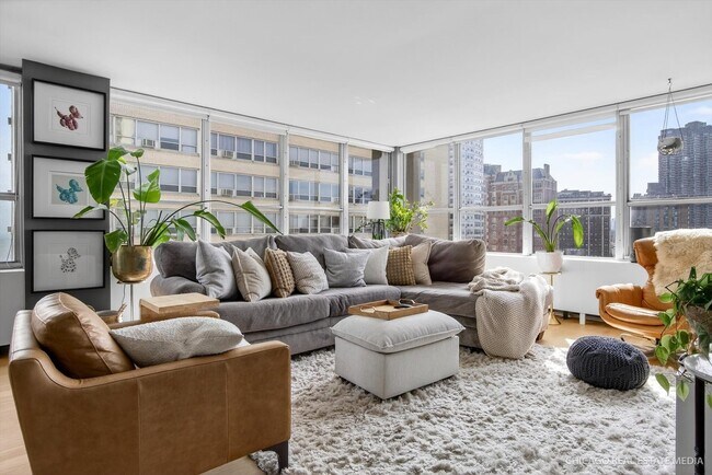 Foto del edificio - 655 W Irving Park Rd