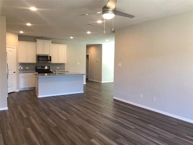 Foto del edificio - Fabulous home in a beautiful GATED MASTER PLANNED COMMUNITY