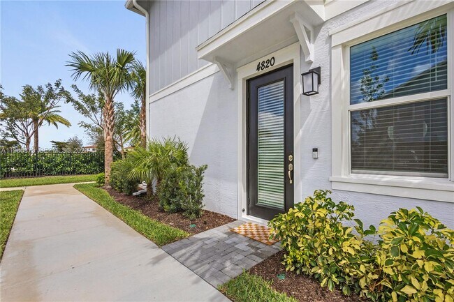 Foto del edificio - 4820 Longwood Lake Sq