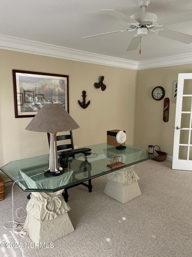 Foto del edificio - 489 River Bluff Dr