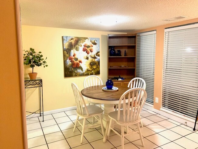 Building Photo - Fully Furnished Long Term Rental