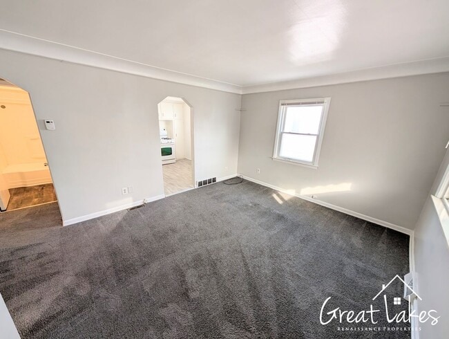 Building Photo - Cozy 4 Bedroom 1 Bathroom now available fo...