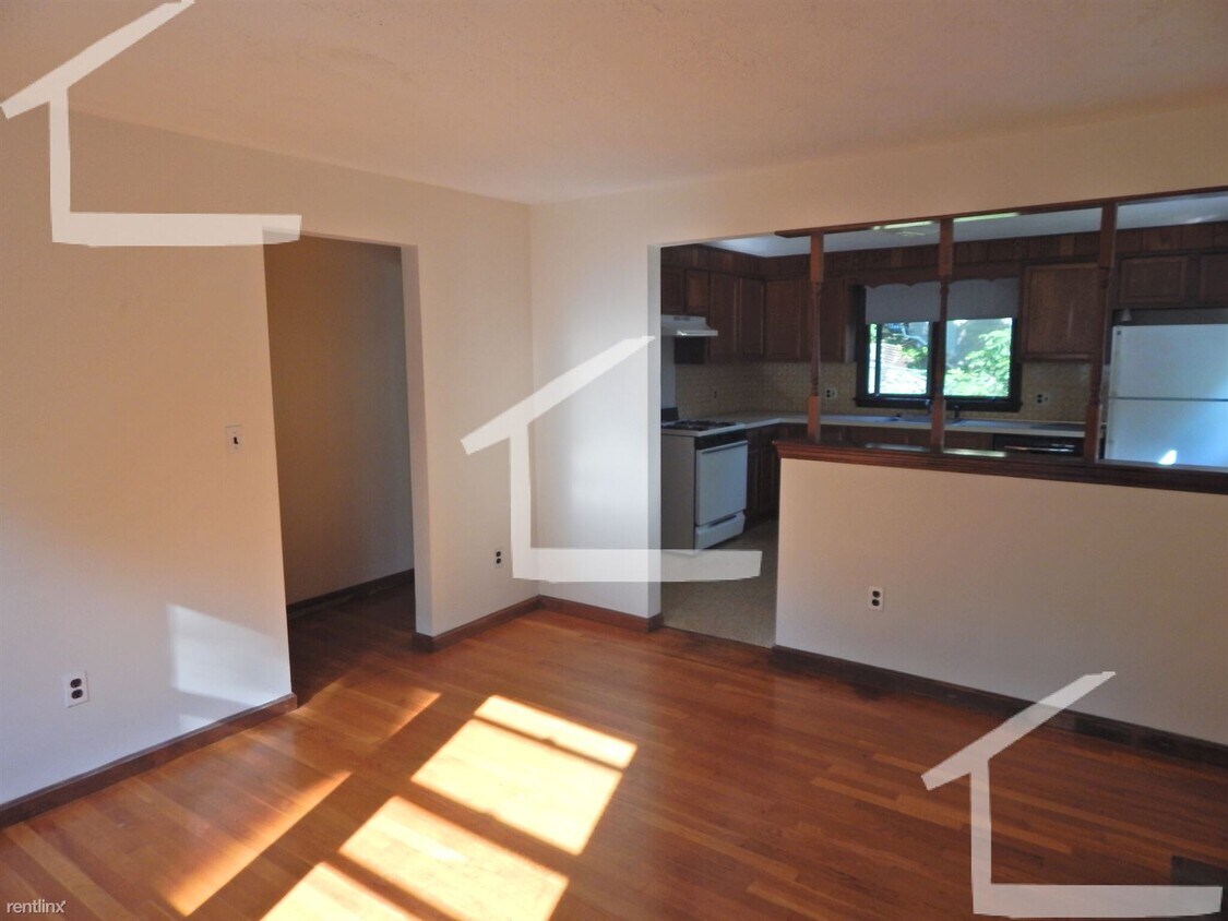 Primary Photo - 4 br, 1.5 bath House - 35 Hazel St 33