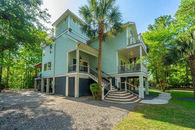 Foto del edificio - Stunning Custom Home in Desirable Darrell ...