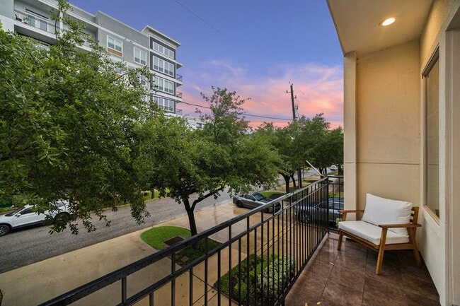 Foto del edificio - 1107 W 24th St