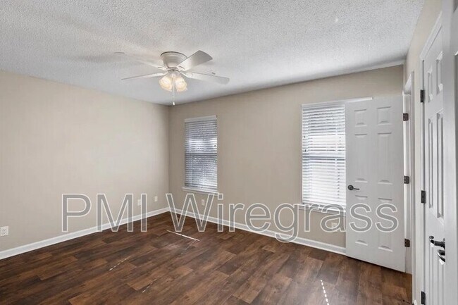 Foto del edificio - 142 Emerald Ct