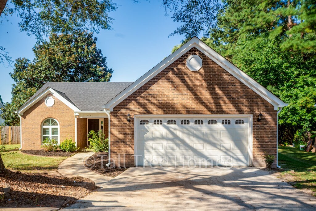 Front of House - 120 Gingerbread Pl