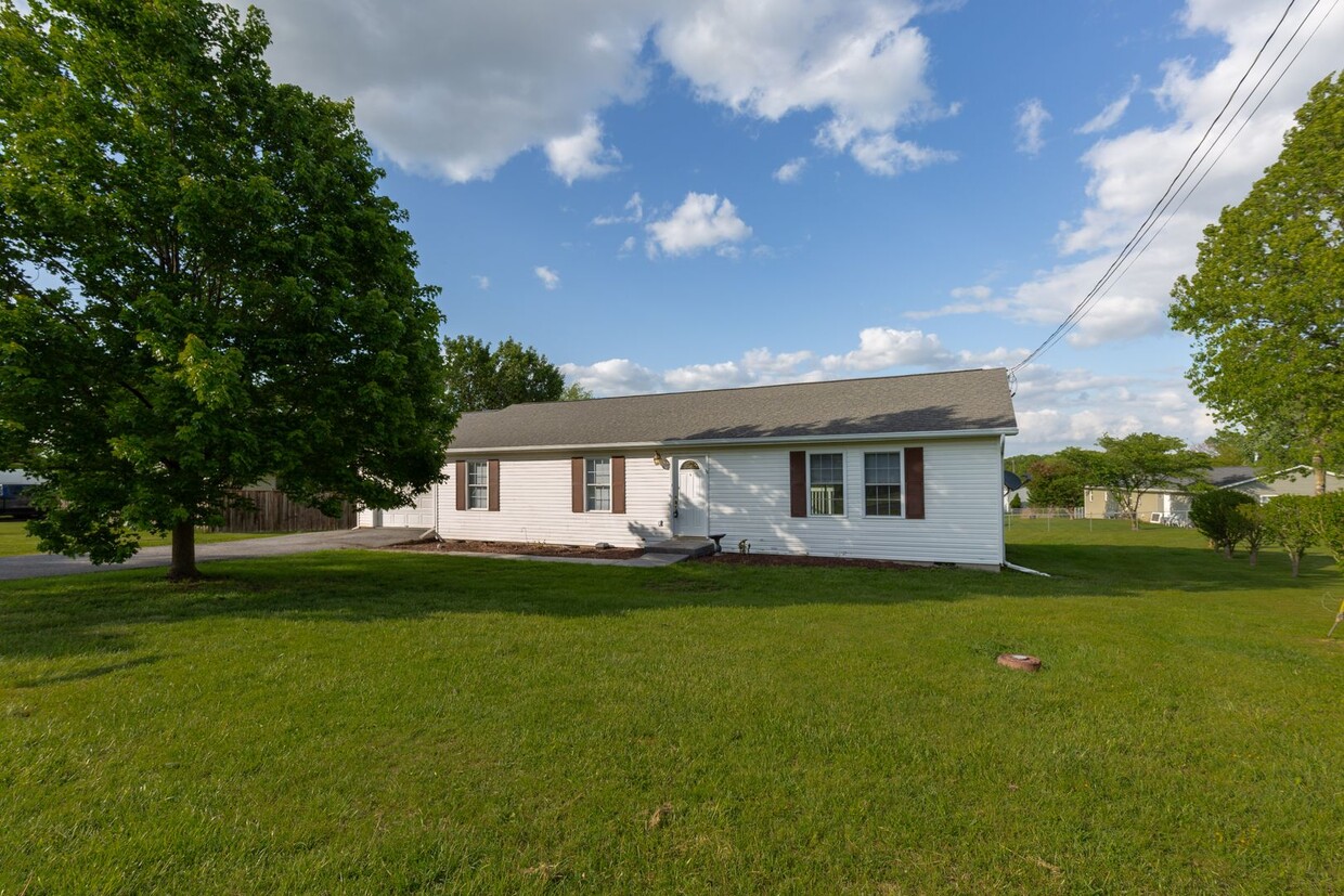 Primary Photo - 3 bed/2 bath Single Family Home in Martins...