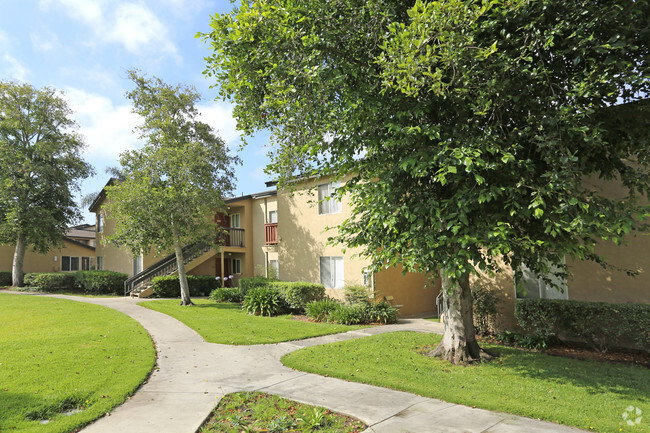 Patio - Valley Breeze Apartments