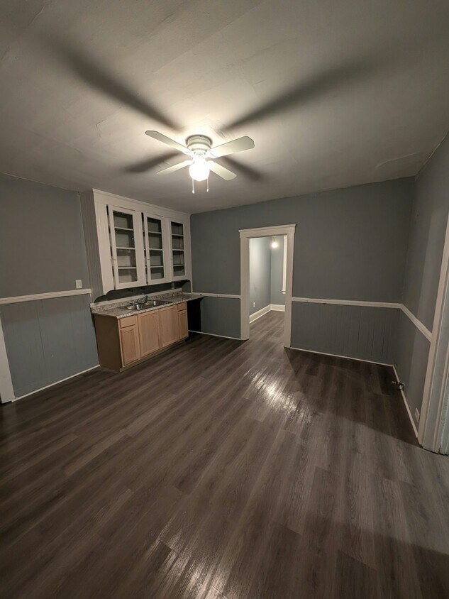 Foto principal - 1169 E 60th St