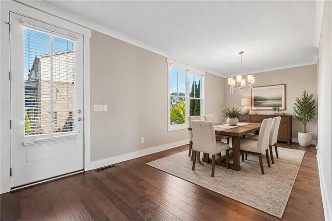 Foto del edificio - 6075 Webster Cir