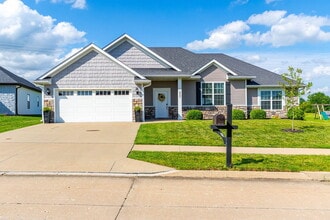 Building Photo - 3805 Flatwater Dr