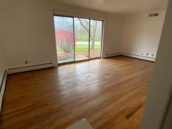Building Photo - 1201 Island Dr