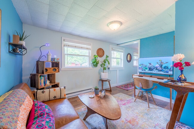 Building Photo - 1101 S Rogers St