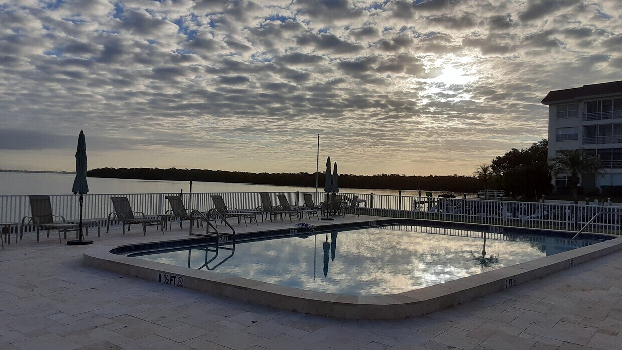 527 Sutton Pl, Longboat Key, FL 34228 Townhouse for Rent in Longboat Key, FL