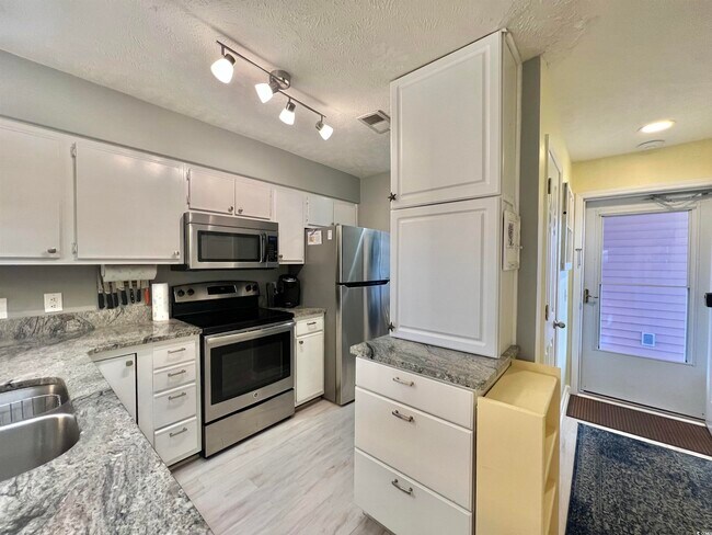 Foto del edificio - 628 Waterway Village Blvd