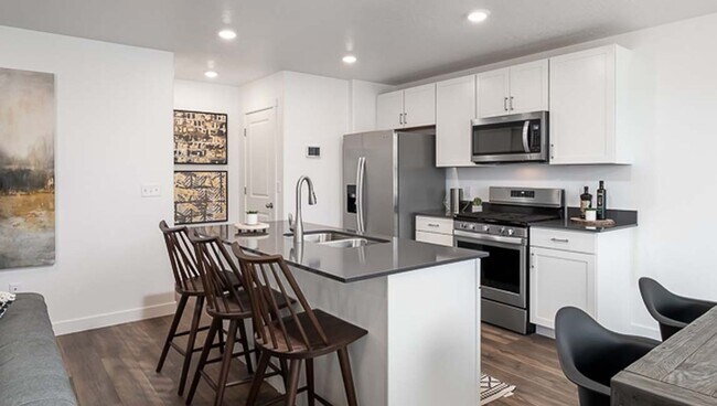 Foto del edificio - Newer Somersett Court Townhome!!