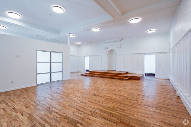 2 habitaciones, 1 baño - 1570 pies cuadrados - Sala de estar - 3614 6th Ave