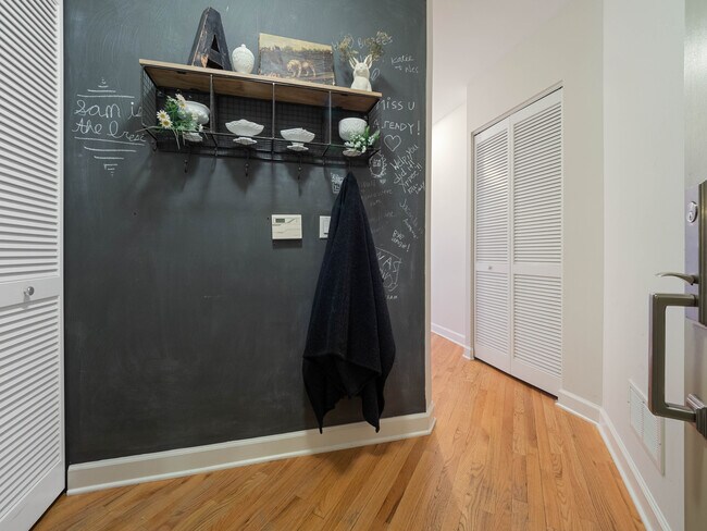 Foyer - 2555 W Leland Ave