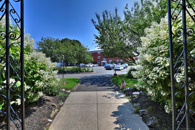 Building Photo - 181 Melba St