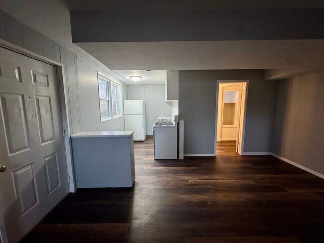 Foto del edificio - 1 Bed / 1 Bath • All Utilities Included • Private Entrance