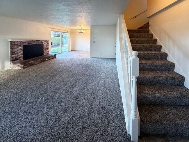 Building Photo - 25 Wedgewood Dr