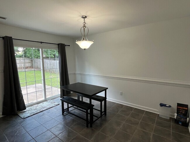 Building Photo - Spacious 3 Bed, 2 Bath Home in Westgate