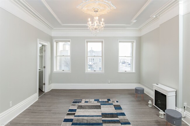 Building Photo - 2 br, 2 bath  - 527 Main St 2