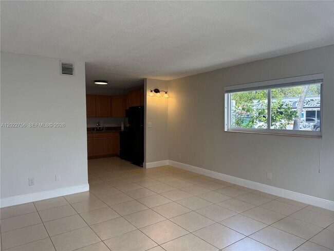 Foto del edificio - 715 NE 2nd Ave