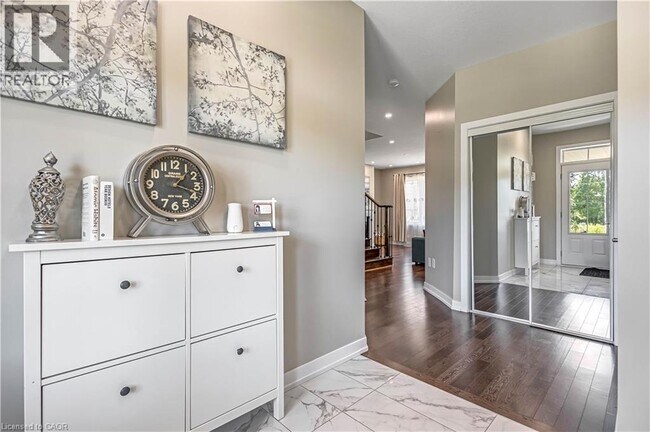 Photo du bâtiment - 44 Santos Dr