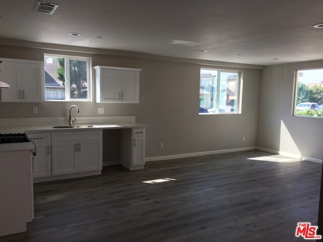 Building Photo - 601 W 46th St