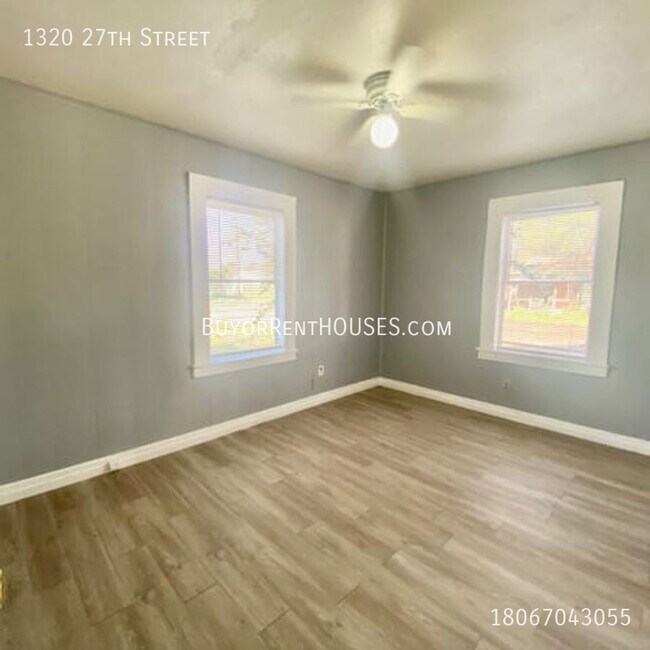 Foto del edificio - 1320 27th St