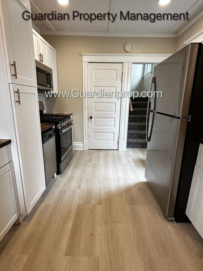 Foto del edificio - Northeast Minneapolis Single Family Home, Dishwasher, Hardwood Floors, W/D in Unit