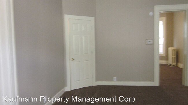 Building Photo - 137 E Dewald St
