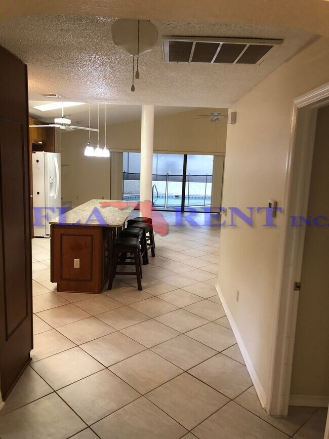 Building Photo - * APPLICATION PENDING.  DO NOT APPLY! *.3/2 Villa with pool in Tuscawilla**