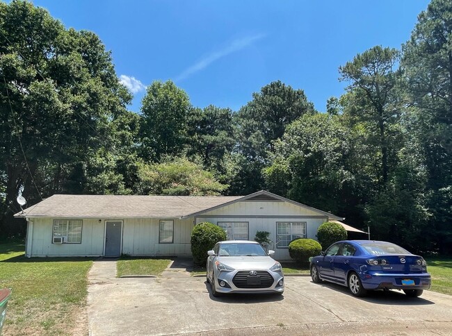 Building Photo - 205 Glenview Terrace