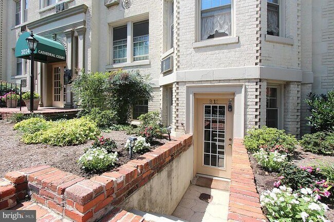 Foto del edificio - 3024 Wisconsin Ave NW